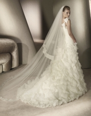 Продам  шикарное свадебное платье р-р 42-44